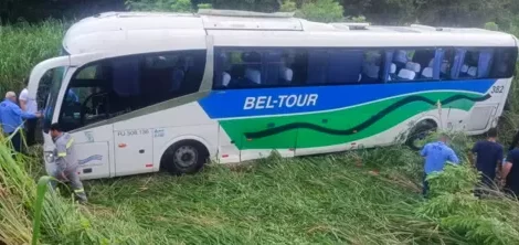 Ãnibus que transportava trabalhadores da indÃºstria naval